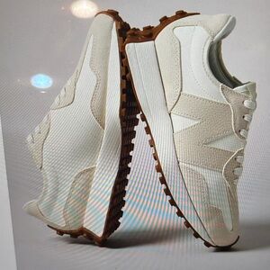 New Balance Women’s 327 Sneaker